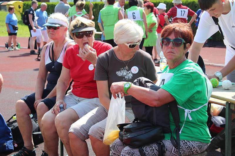 Páté Sportovní hry seniorů přilákaly v úterý do krajského města 20 čtyřčlenných týmů nad 60 let. Soutěžící se pobavili při zdolávání 10 disciplín.