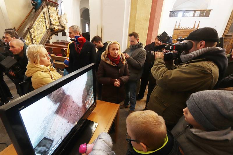 Sonda v kostele na Piaristickém náměstí v Českých Budějovicích