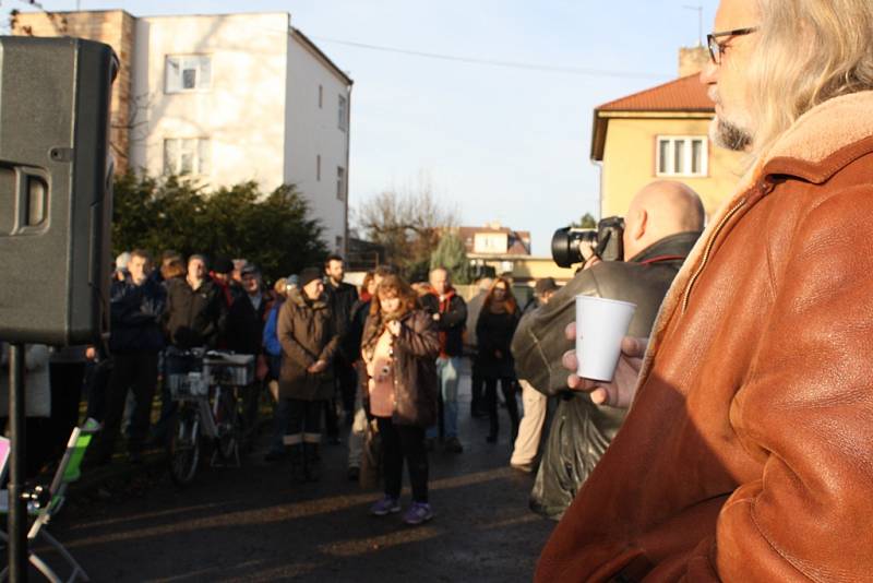 U Malého jezu se sešli lidé i v prosinci.