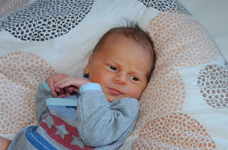 V Milevsku bude poznávat svět novorozený Teodor Klenovec. Prvorozený syn Nikoly Pacnerové a Šimona Klenovce se narodil 3. 1. 2022 v 11.34 h, vážil 3,30 kg.