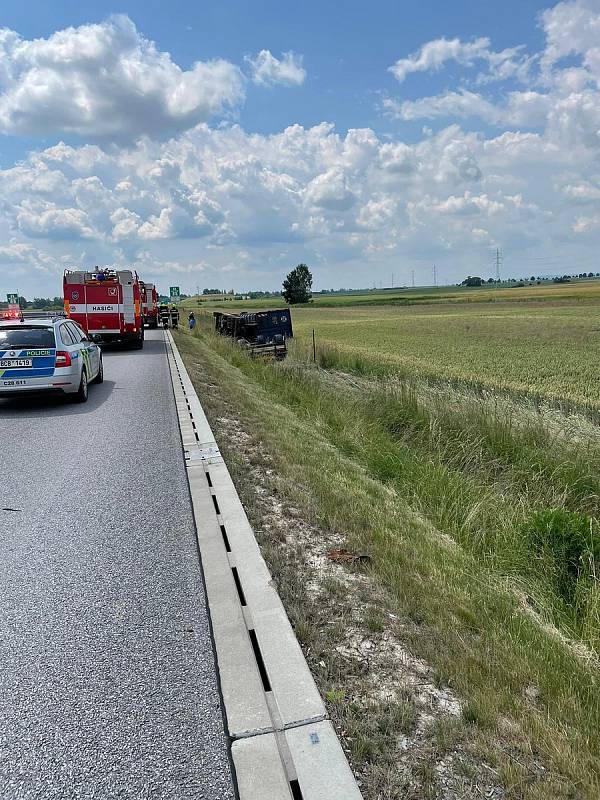 Nehoda kamionu na D3 u Veselí nad Lužnicí.