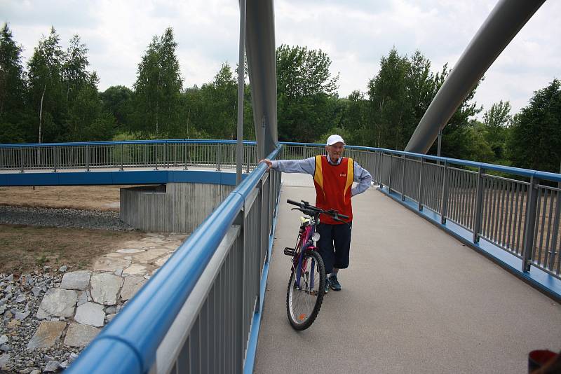 Nová lávka pro pěší a cyklisty spojila břehy Vltavy v Českých Budějovicích u TJ Meteor. Investorem bylo město. Cyklotrasa vede dál k Plané.