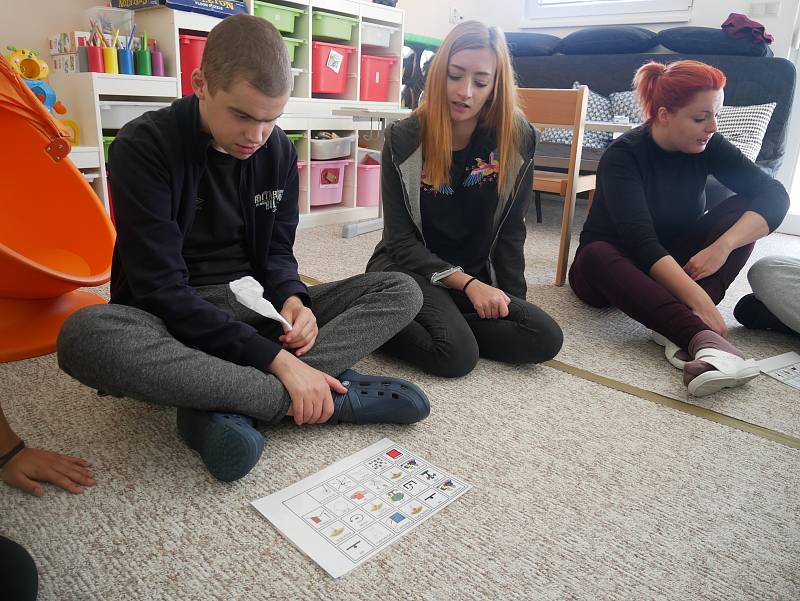 Objekt Autis Centra na Plzeňské tvoří tři pavilony bývalé mateřské školy.