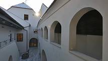 Město Třeboň opravilo původně gotický dům na Masarykově náměstí, který patřil rybníkáři Štěpánku Netolickému. Bude sloužit pro pořádání výstav a koncertů. Město získalo na rekonstrukci grant 31 milionů korun.