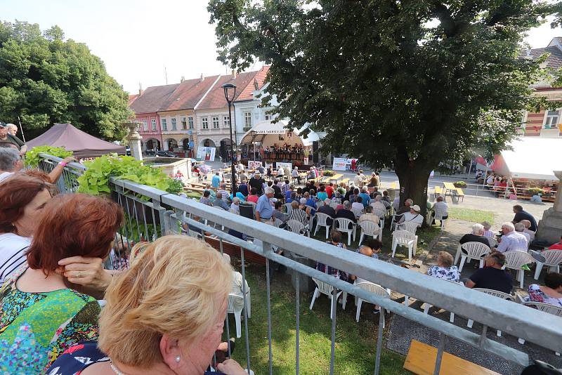 Žižkovo náměstí v Trhových Svinech zaplnily od pátku do neděle davy lidí, aby si poslechly Festival dechových hudeb Karla Valdaufa 2019.