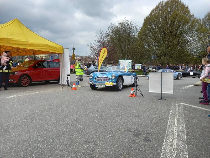 Kontrolní test veteránské rallye Spring Classic v Týně nad Vltavou.