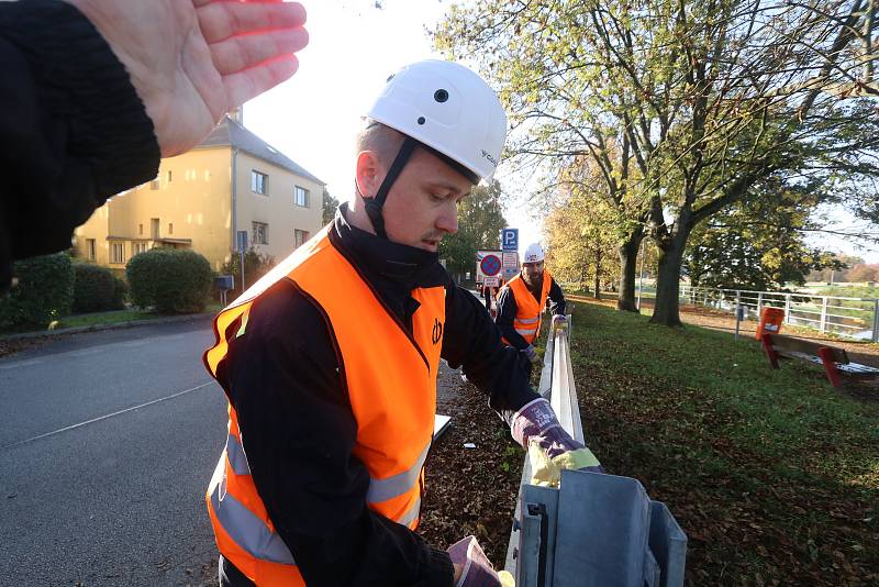 Cvičení zaměřené na stavbu protipovodňové stěny na Vltavě v Českých Budějovicích.