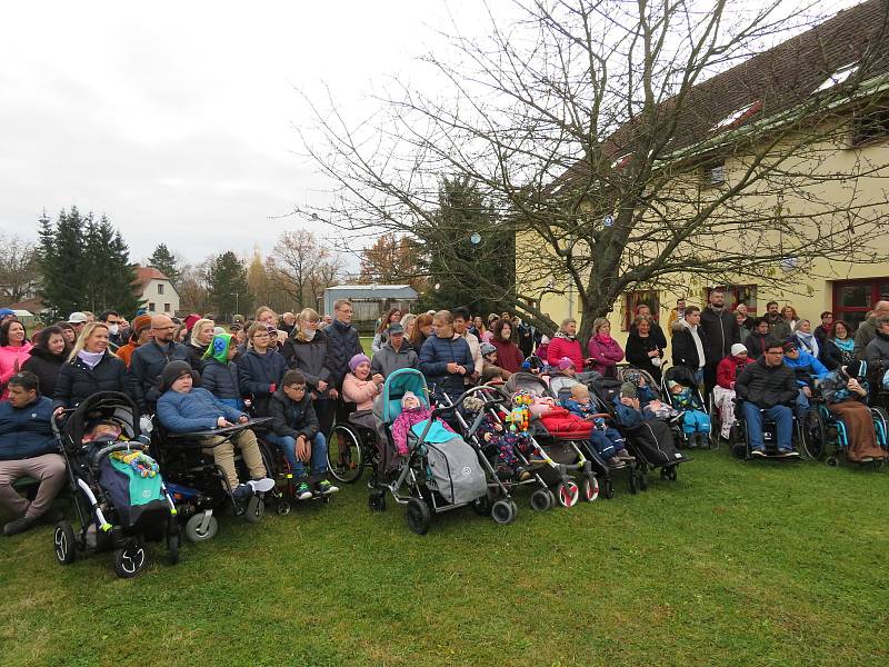 Arpida+ campus životních příležitostí může už za dva roky pomáhat dospělým lidem s tělesným a kombinovaným postižením. V pondělí 8. listopadu se symbolicky klepalo na základní kámen.