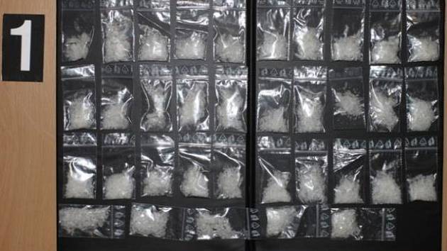 Kilo metamfetaminu za zhruba milion korun zajistili detektivové při únorové razii na tržnici ve Strážném. 