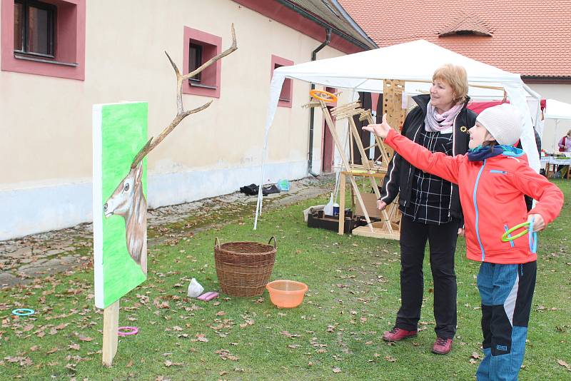 Lesnický den na zámku Ohrada.