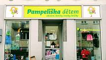 Obchod Pampeliiška dětem otevřela Denisa Čutková v Trhových Svicnech v roce 2020.