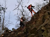 Sanace skály nad turistickou stezkou podél Vltavy nedaleko Boršova nad Vltavou.