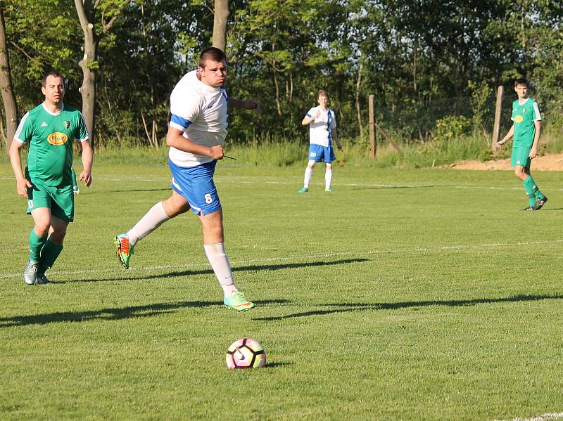 Fotbalisté Dolního Bukovska zdolali v sobotu Mladou Vožici 2:0 (2:0), skórovali Zahradník a Klika.