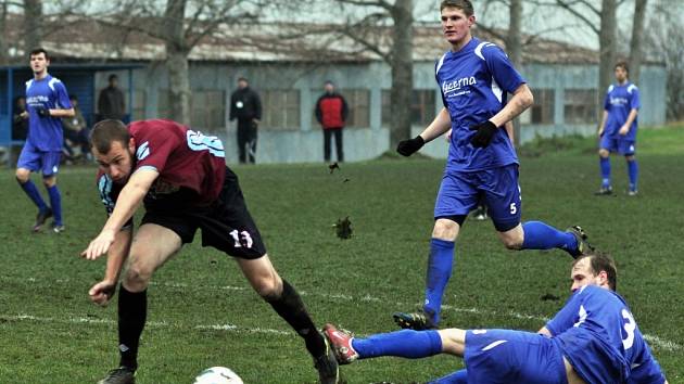 SK Rudolfov v předehrávce prvního jarního kola podlehl doma Hluboké 0:5.