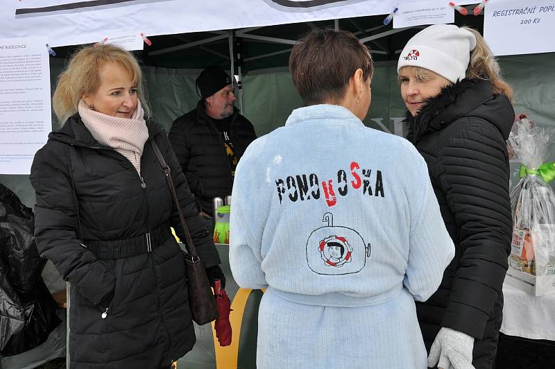 Otužilci se ponořili do Malše a podpořili lidi s roztroušenou sklerózou