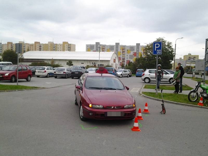 Špatné značení v Barcalově ulici hraje hlavní roli v nehodě, která se zde stala loni v říjnu. Autentický snímek.