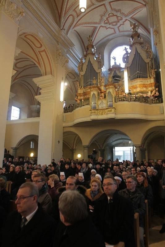 Pohřeb emeritního biskupa Jiřího Paďoura.