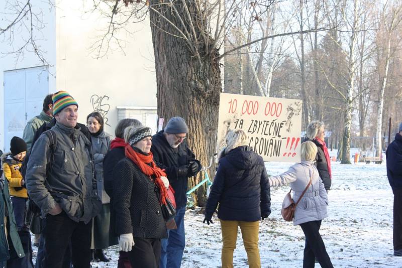 Tříkrálové setkání odpůrců bagrování u Malého jezu.