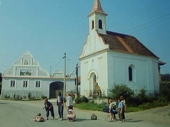 Záběr z filmu Páni Edisoni, který se natáčel na Strakonicku v obcích Čepřovice a Litochovice.