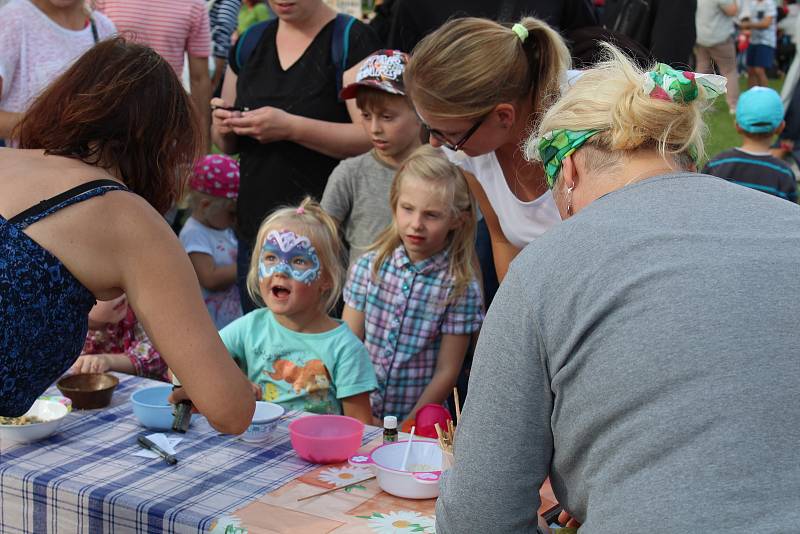 V Rudolfově uspořádal v sobotu 9. září místní spolek UM s dalšími partnery Rudolfovy trhy. Akce na Farské louce přilákala návštěvníky všech generací a doplnila ji akce v Hornickém muzeu.