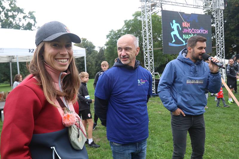 Běh jihočeských nadějí na Sokolském ostrově v Českých Budějovicích přilákal stovky sportovců na několika tratích. Výtěžek poputuje jihočeským talentovaným dětem, dále dětem ze sociálně slabších rodin, dětských domovů, ale i sportovním klubům.