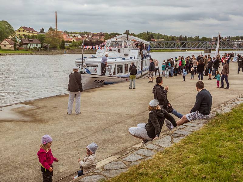 Loď Malše vozí výletníky na Vltavotýnsku. Snímek je z festivalu Vltava Open, který každý rok zahajuje plavební sezonu.