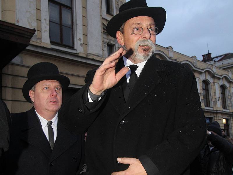 V Českých Budějovicích očekávaly příjezd prezidenta T. G. Masaryka stovky lidí, ať už na vlakovém nádraží či na náměstí.
