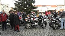 Vánoční motosraz na českobudějovickém náměstí.