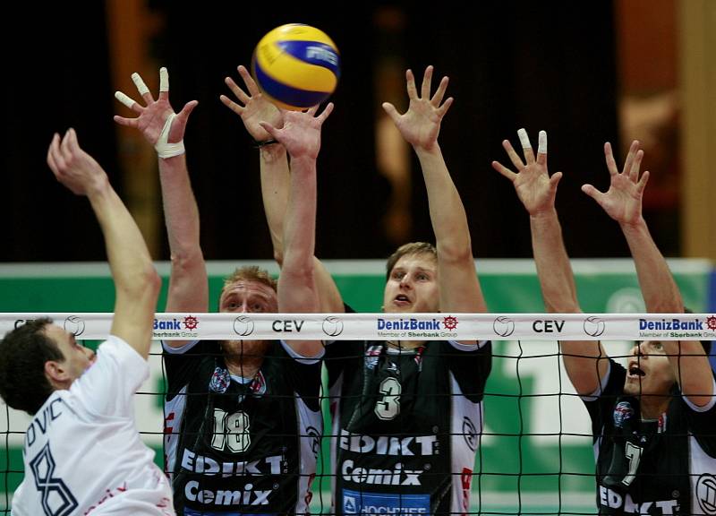 Českobudějovičtí volejbalisté VK Jihostroj potrápili mistry francie Paris Volley.