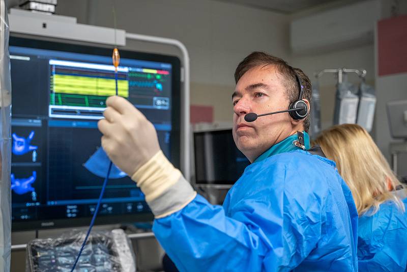 Unikátní metodu léčby pulzním elektrickým polem provádí v Kardiocentru českobudějovické nemocnice od letošního srpna. Její výhody představil profesor Alan Bulava, vedoucí lékař arytmologie a kardiostimulace.