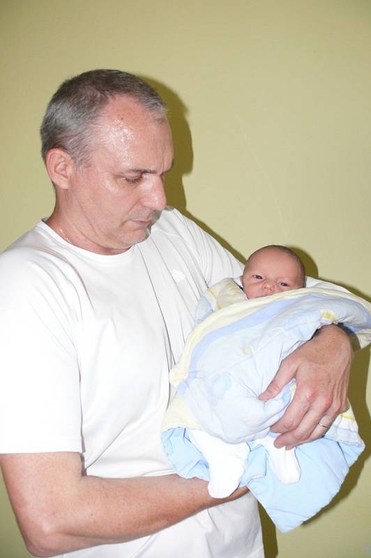 Valerián Havlíček se narodil 22.7.2015 v 9.13 hodin v Prachaticích. Vážil 3,15 kg. Rodiče Markéta a Václav Havlíčkovi jej budou vychovávat v Týně nad Vltavou, kde na brášku čekají sourozenci Václav a Vojtěch.