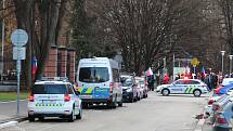 Demonstrace a pochodu za svobodu v Českých Budějovicích se zúčastnilo asi pět stovek lidí. Na průběh akce dohlížela policie.