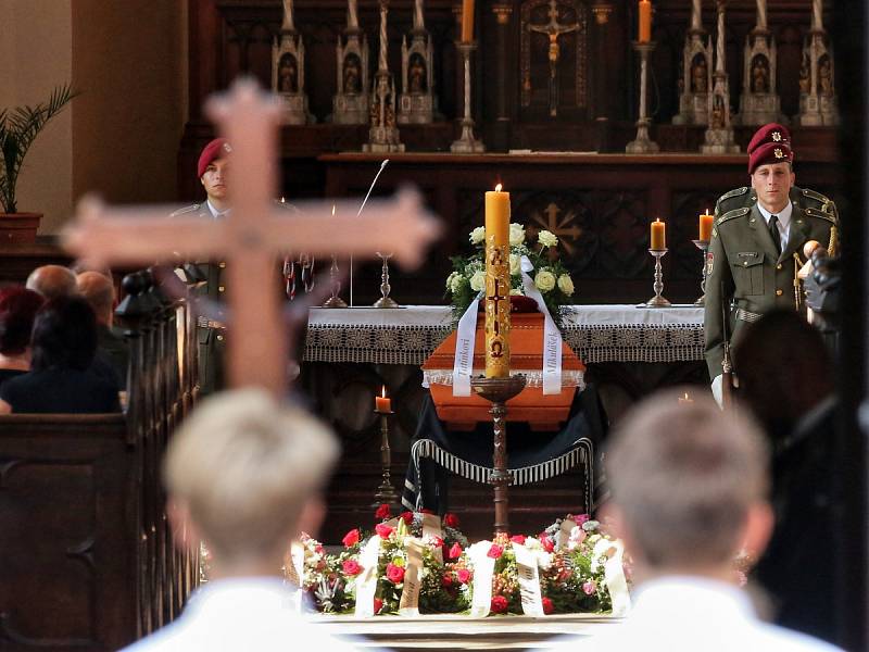 Voják Kamil Beneš, který zemřel při útoku v Afgánistánu, byl pohřben v Hluboké nad Vltavou