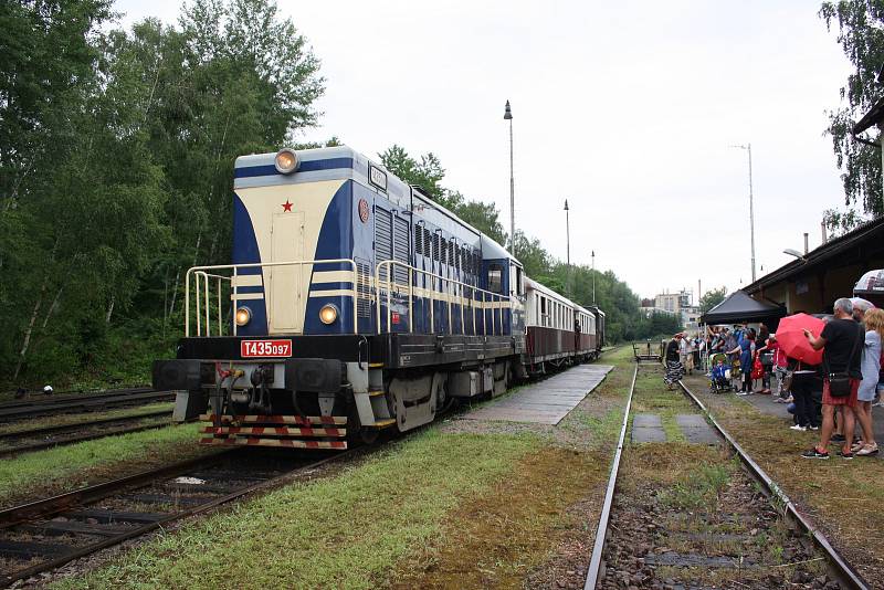 V Týně nad Vltavou se v sobotu konal miniden železnice. U příležitosti zahájení pravidelné prázdninové přepravy cestujících. Na trati jinak cestující nepřepravují.