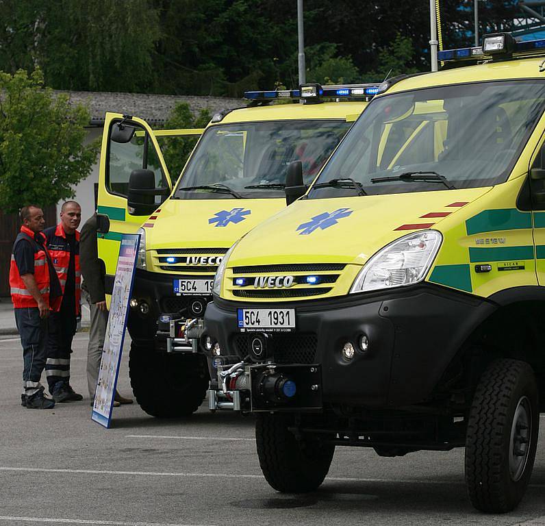 Převzetí 4 vozidel určených na zásahy při mimořádných událostech Zdravotnické záchranné služby JčK v Českých Budějovicích.