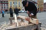 Velikonoční hrkání a stavění křížů na náměstí Přemysla Otakara II.