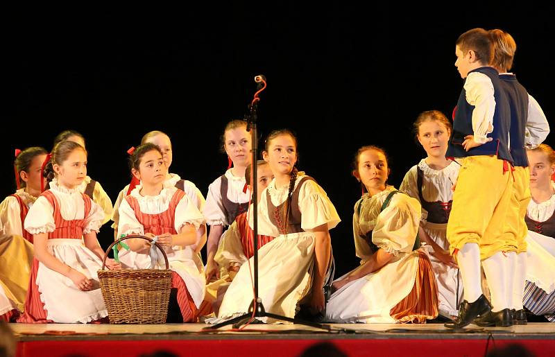 Krajská přehlídka dětských folklorních souborů.