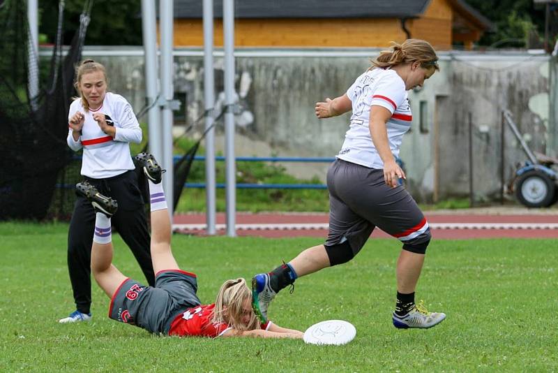 V Českých Budějovicích se 11. a 12. září uskuteční mistrovství republiky ve frisbee, hře s létajícím talířem (diskem). Na snímku nedávný Princess Cup pořádaný budějovickým týmem 3SB.