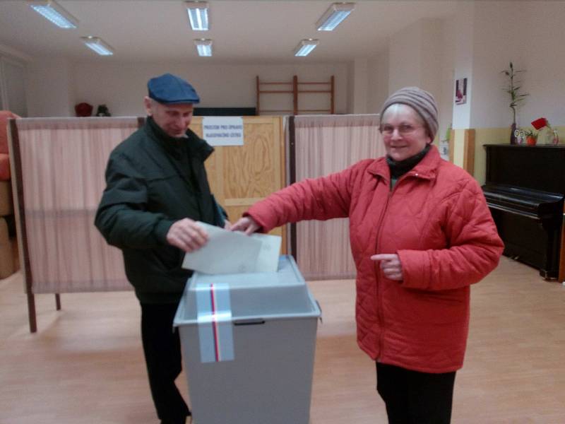 Volební okrsek 36 v ZŠ O.Nedbala v Českých Budějovicích.