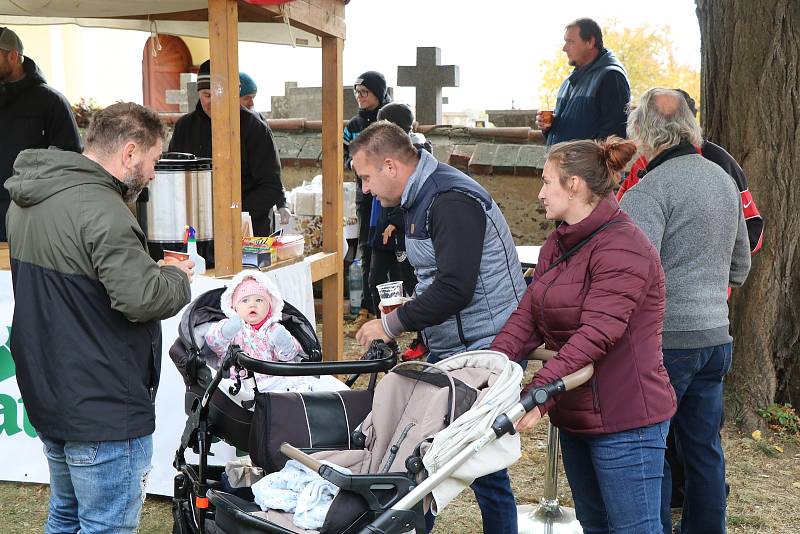 Chelčické tradiční Slavnosti plodů se konaly 23. října 2021 u kostela sv. Martina. Hlavním mottem akce je prezentace lokálních produktů.