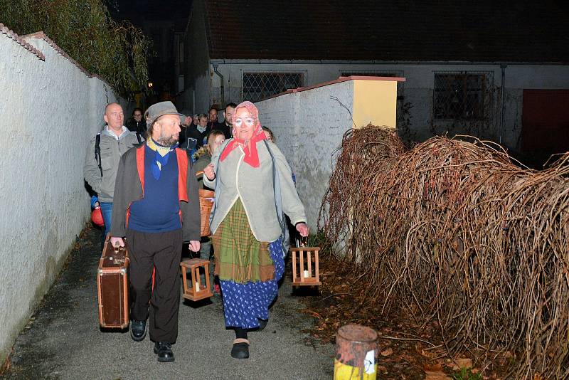 Tradiční akci Uspávání broučků si v neděli užili Vltavotýnští.