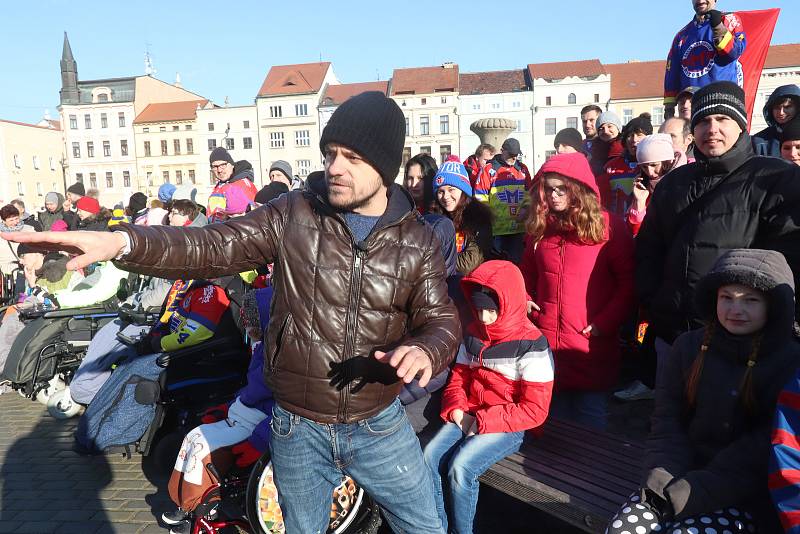 Jiří Mádl točil na českobudějovickém náměstí videospot pro Centrum Arpida.