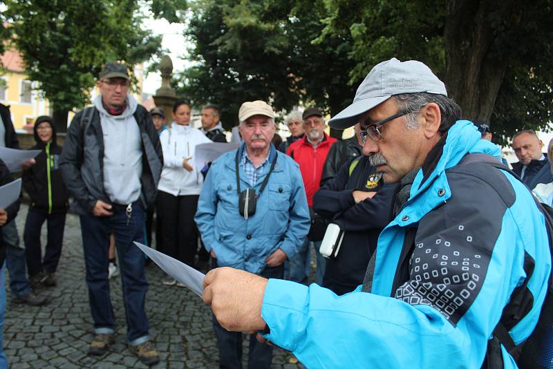 Pasažéři Vlaku Josefa Seidela se v sobotu vydali na Novohradsko, kde díky i více než sto let starým snímkům sledovali proměny krajiny i obcí.