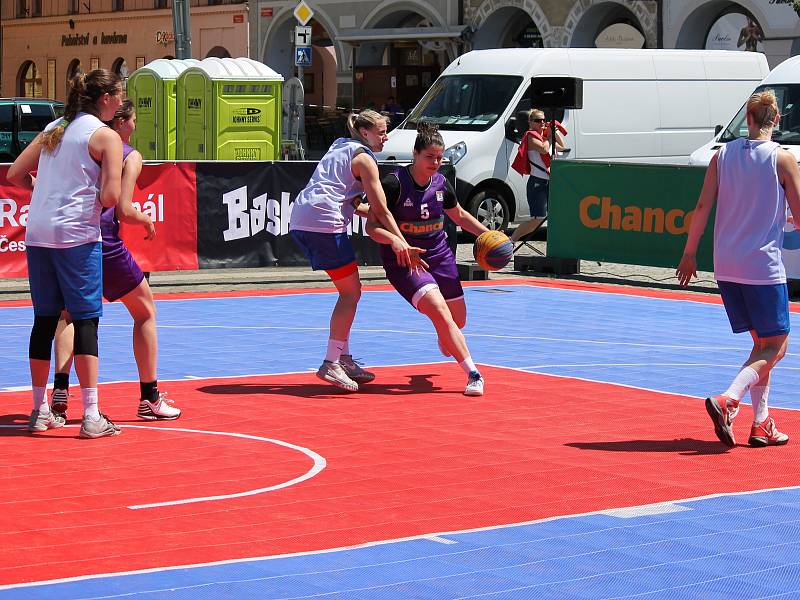 Basketbalový turnaj se po roce vrátil do centra Českých Budějovic.