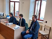 Českobudějovický okresní soud řeší smrt dvou Češek v Alpách. Jedním ze dvou obviněný je Dalibor Urban (uprostřed).