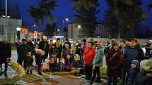 O první adventní neděli v Týně nad Vltavou prošel Zvonkový průvod, slavnostně se rozsvítil vánoční strom a lidé si užili spoustu zábavy.