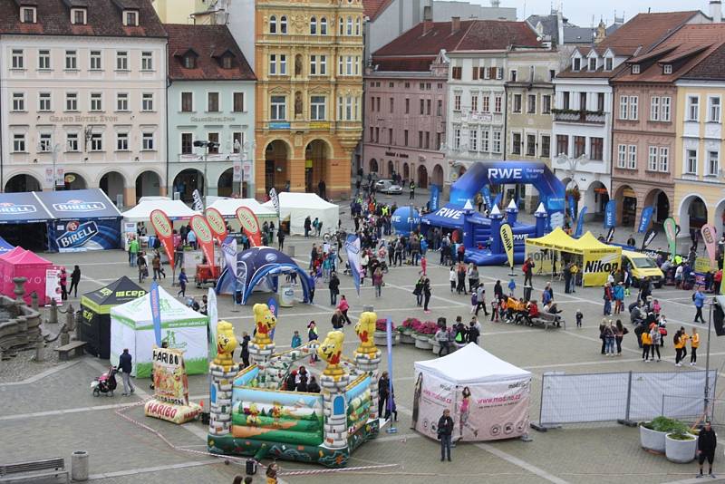 Už odpoledne závodily na českobudějovickém náměstí děti.