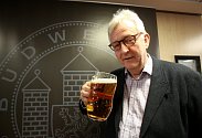 Budějovický Budvar přivedl do Českých Budějovic světové pivní  experty. Původem britský psychiatr Tim Webb je autorem Světového atlasu piva.