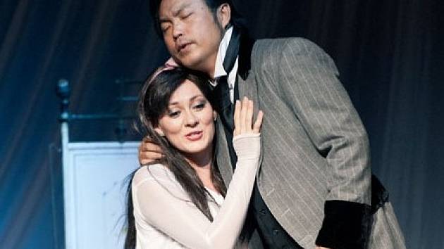 Jana Šrejma Kačírková a Kisun Kim v opeře Rigoletto.