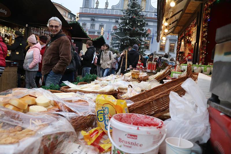 Vánoční trhy v Českých Budějovicích byly v pátek kvůli covidovým opatřením zatím naposledy.